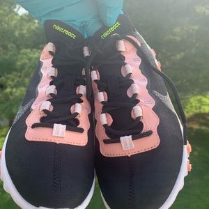 NIKE REACT 55 size 6y Never worn with box